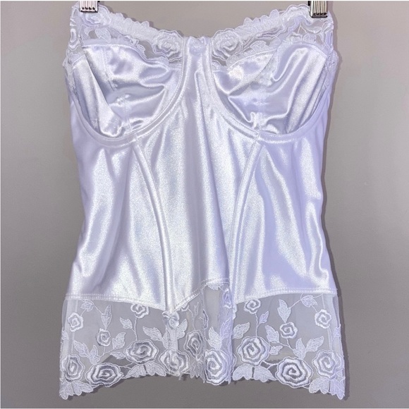 Vintage satin bustier with floral lace trim. 🤍 - Picture 3 of 5